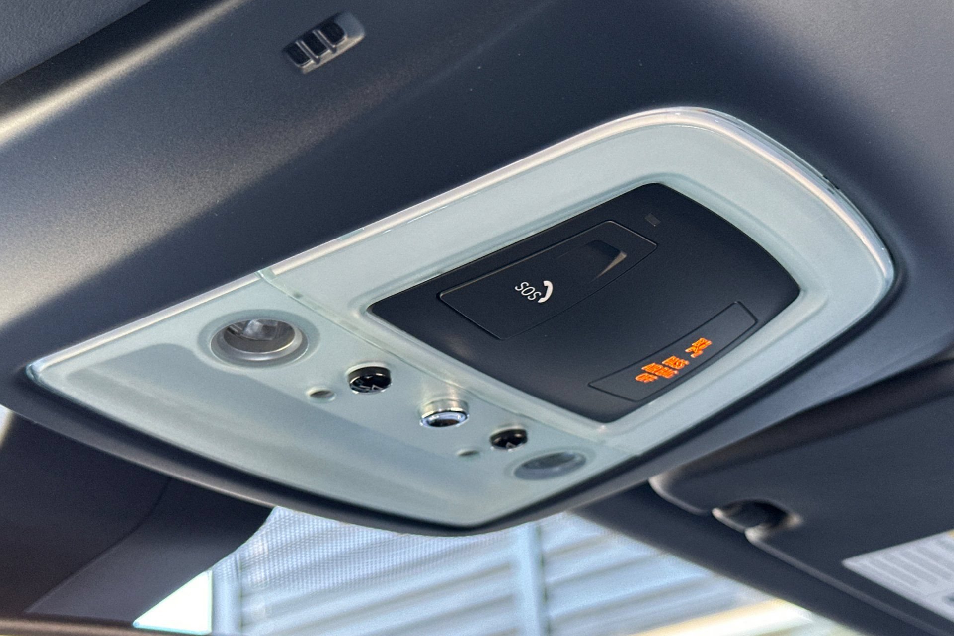 Used 2019 Rolls-Royce Dawn RWD image 21