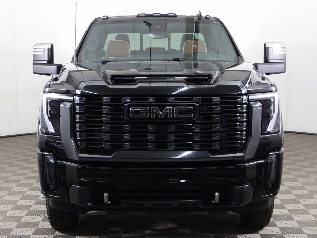 Used 2024 GMC Sierra 3500 Denali Ultimate AWD/4WD image 16