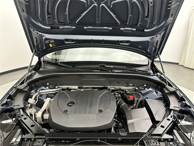 Used 2025 Volvo XC60 B5 Plus image 26