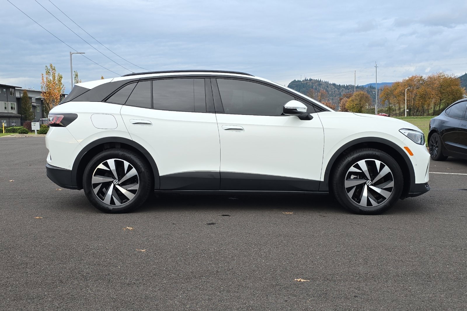 Used 2023 Volkswagen ID.4 2WD image 2