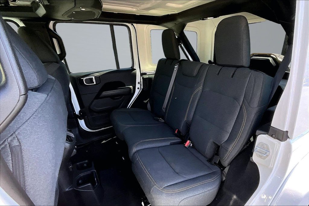 Used 2026 Jeep Wrangler Unlimited Sahara AWD/4WD image 16