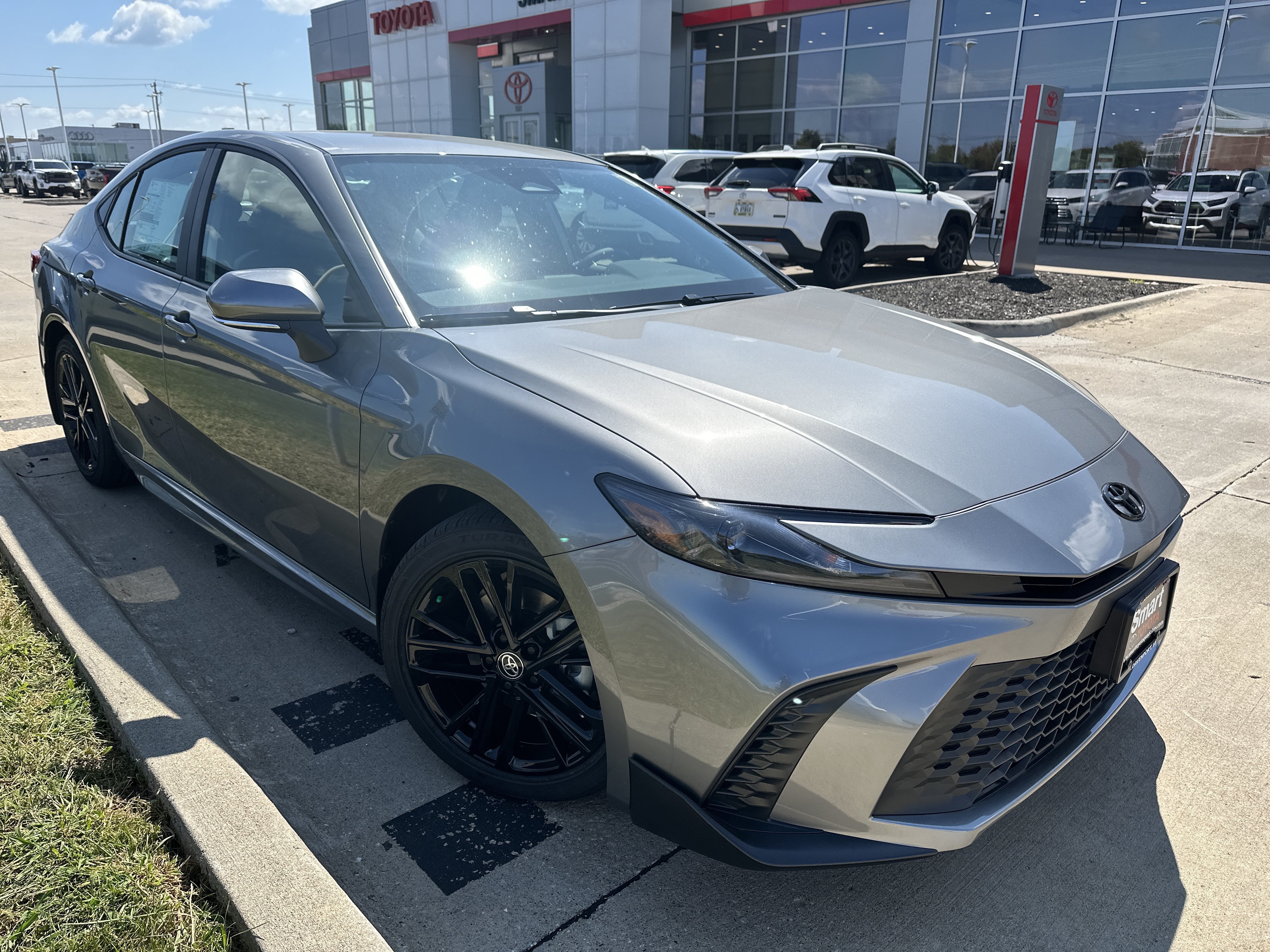 New 2026 Toyota Camry SE w/ Convenience Package