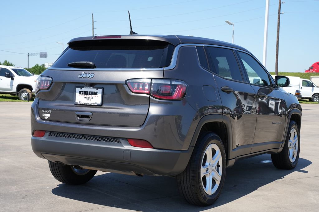 Used 2023 Jeep Compass Sport AWD/4WD image 3