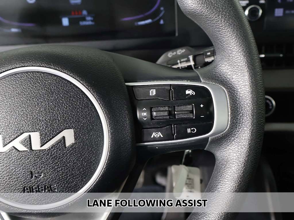 Used 2023 Kia Sportage LX image 3