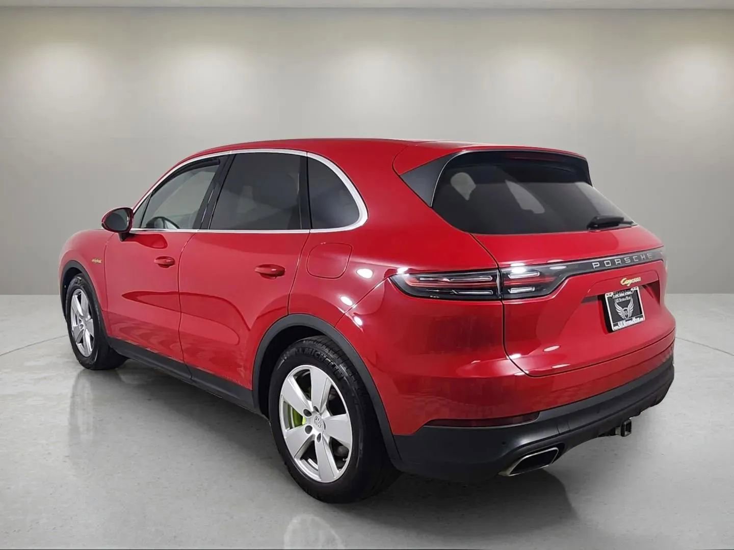 Used 2021 Porsche Cayenne E-Hybrid Sport Utility 4D image 5