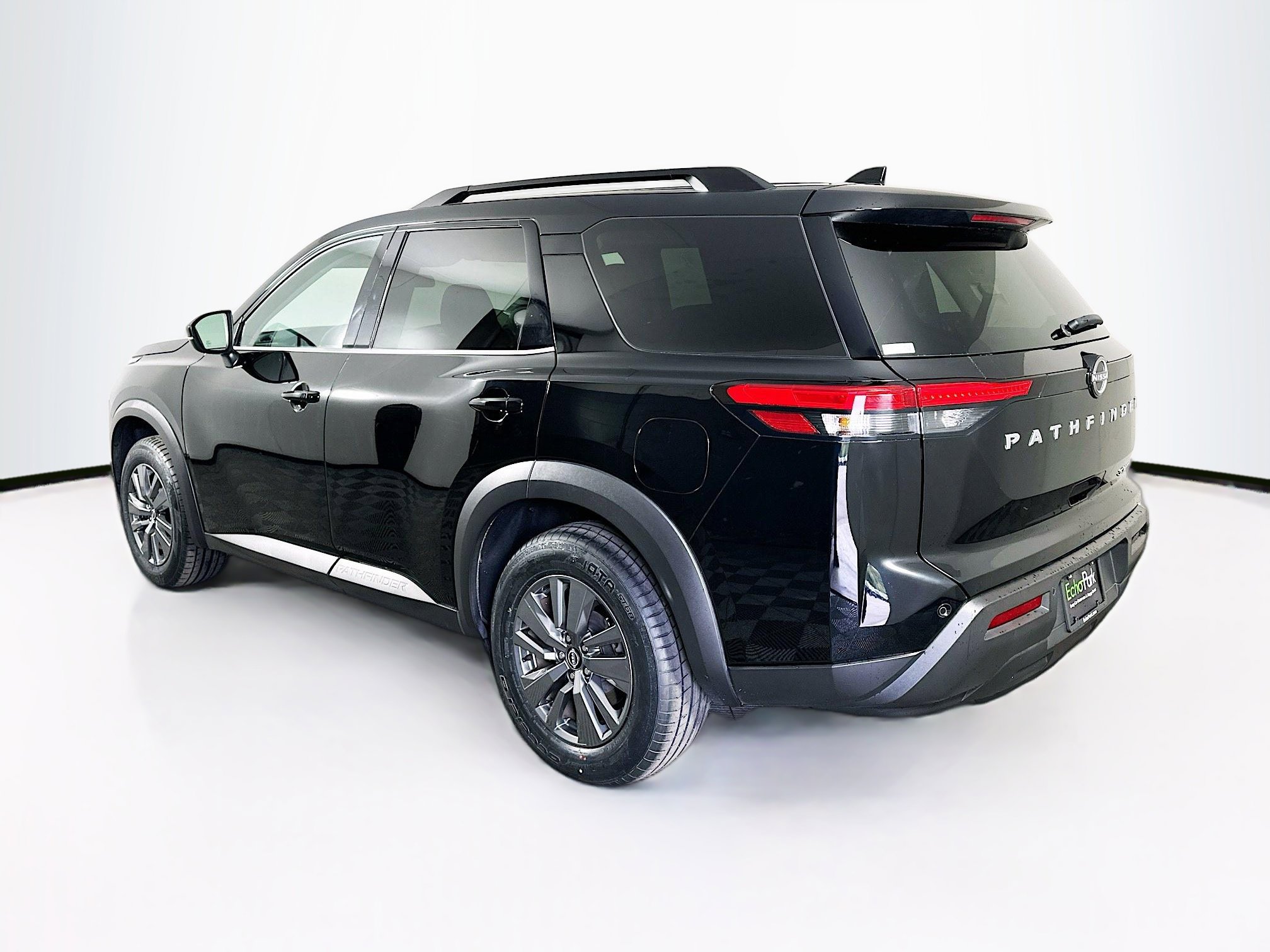 Used 2024 Nissan Pathfinder SV image 5