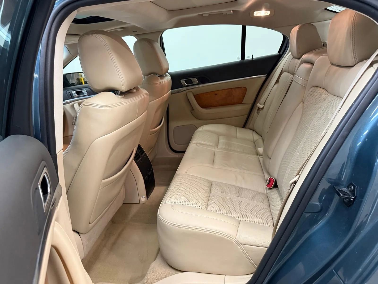 Used 2010 Lincoln MKS image 16