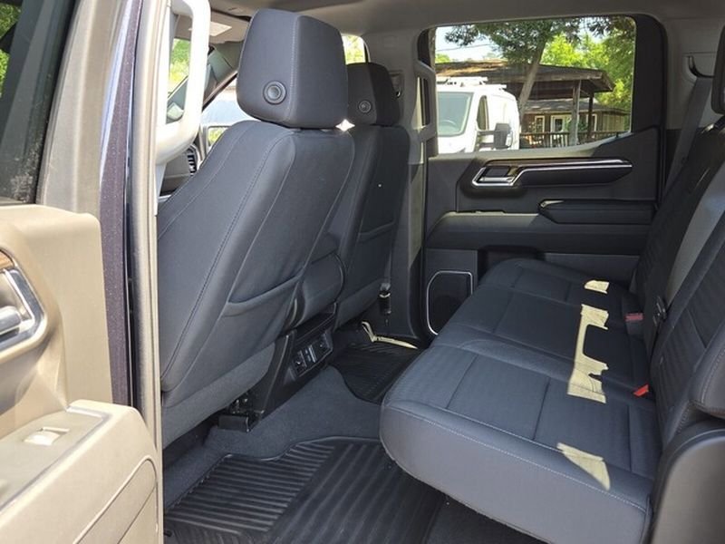 Used 2023 Chevrolet Silverado 1500 LT AWD/4WD image 9