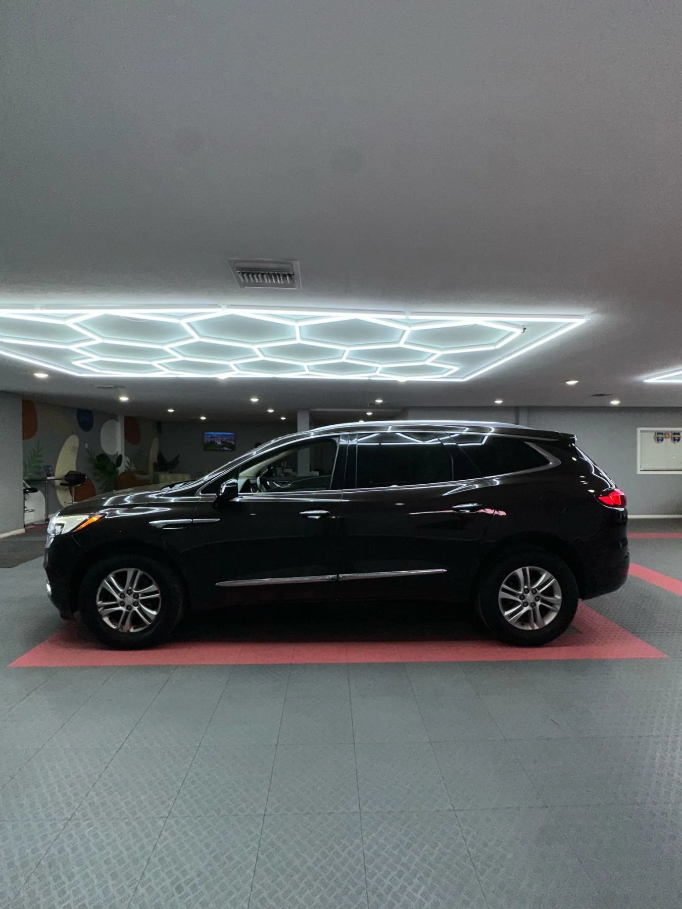 Used 2018 Buick Enclave Essence FWD image 4