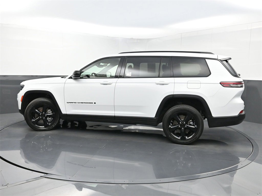 Used 2023 Jeep Grand Cherokee L Laredo image 45