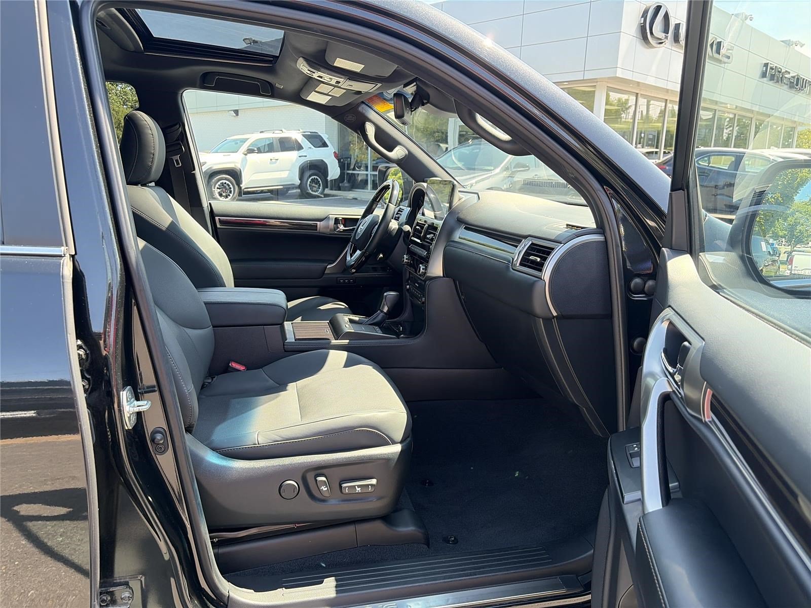 Used 2023 Lexus GX 460 Premium w/ Premium Package AWD/4WD image 16