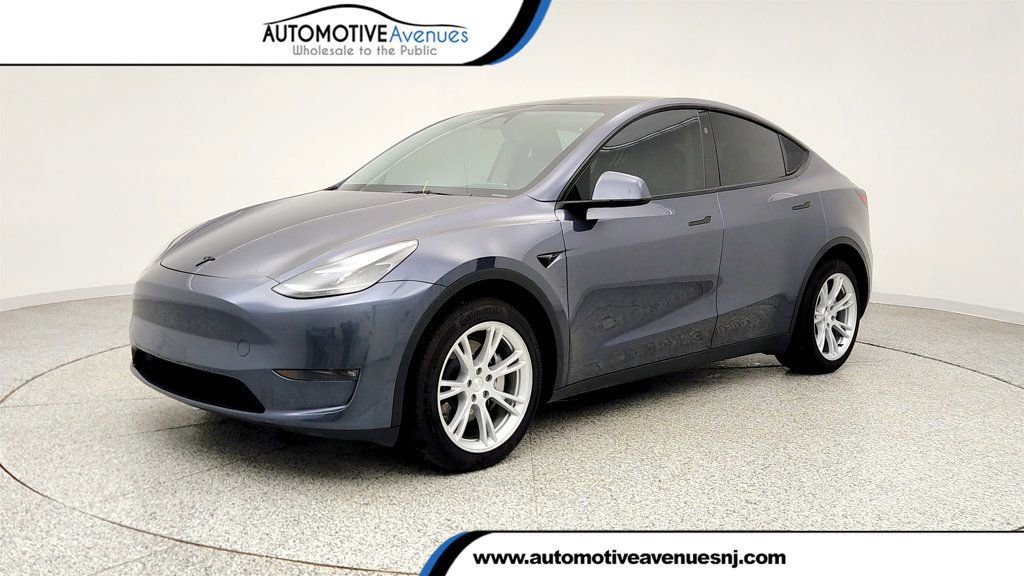 Used 2023 Tesla Model Y AWD image 1