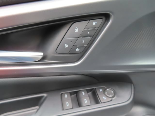 Certified 2025 Chevrolet Equinox EV RS w/ Convenience Package II AWD/4WD image 10