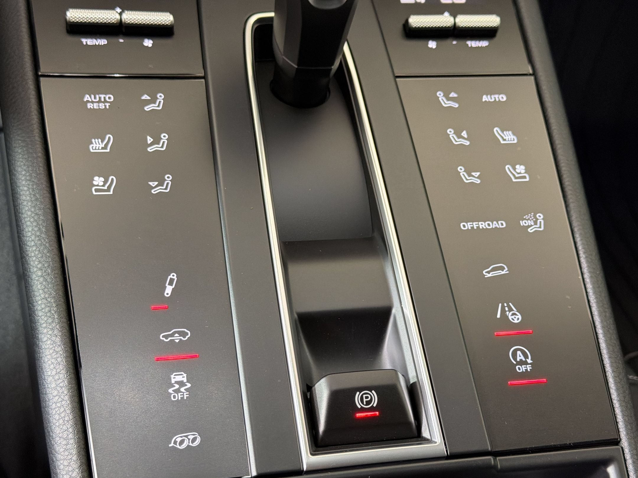 Used 2025 Porsche Macan GTS AWD/4WD image 17
