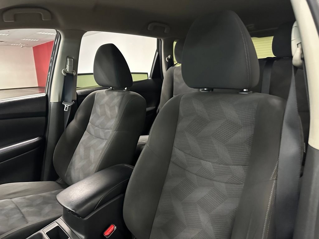 Used 2016 Nissan Rogue S w/ Appearance Package FWD image 16