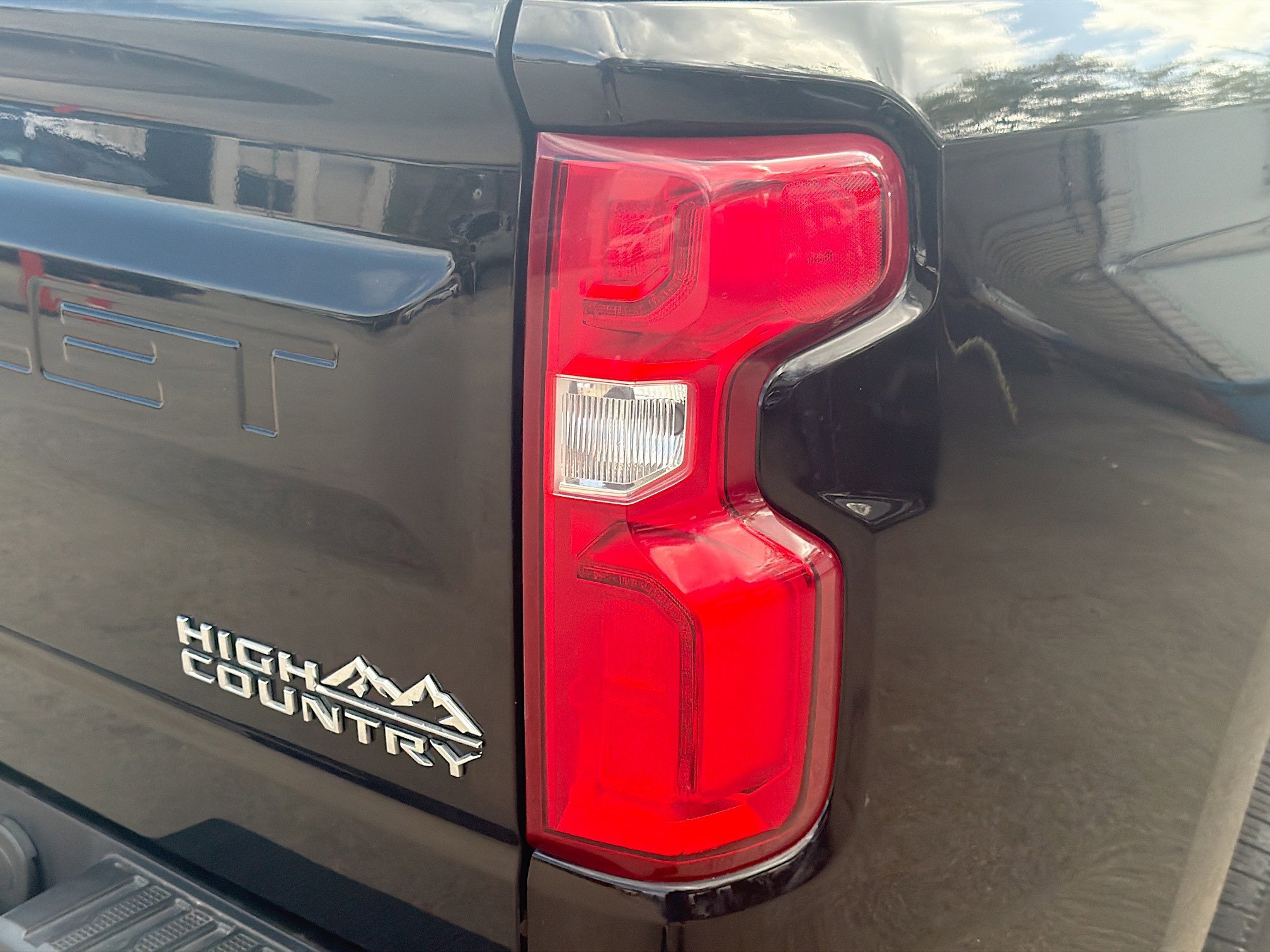 Used 2019 Chevrolet Silverado 1500 High Country w/ Technology Package AWD/4WD image 28