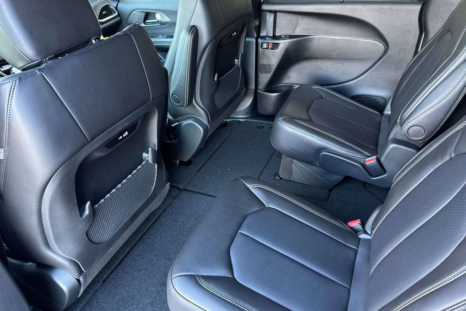 New 2026 Chrysler Pacifica Select w/ S Appearance Package image 11