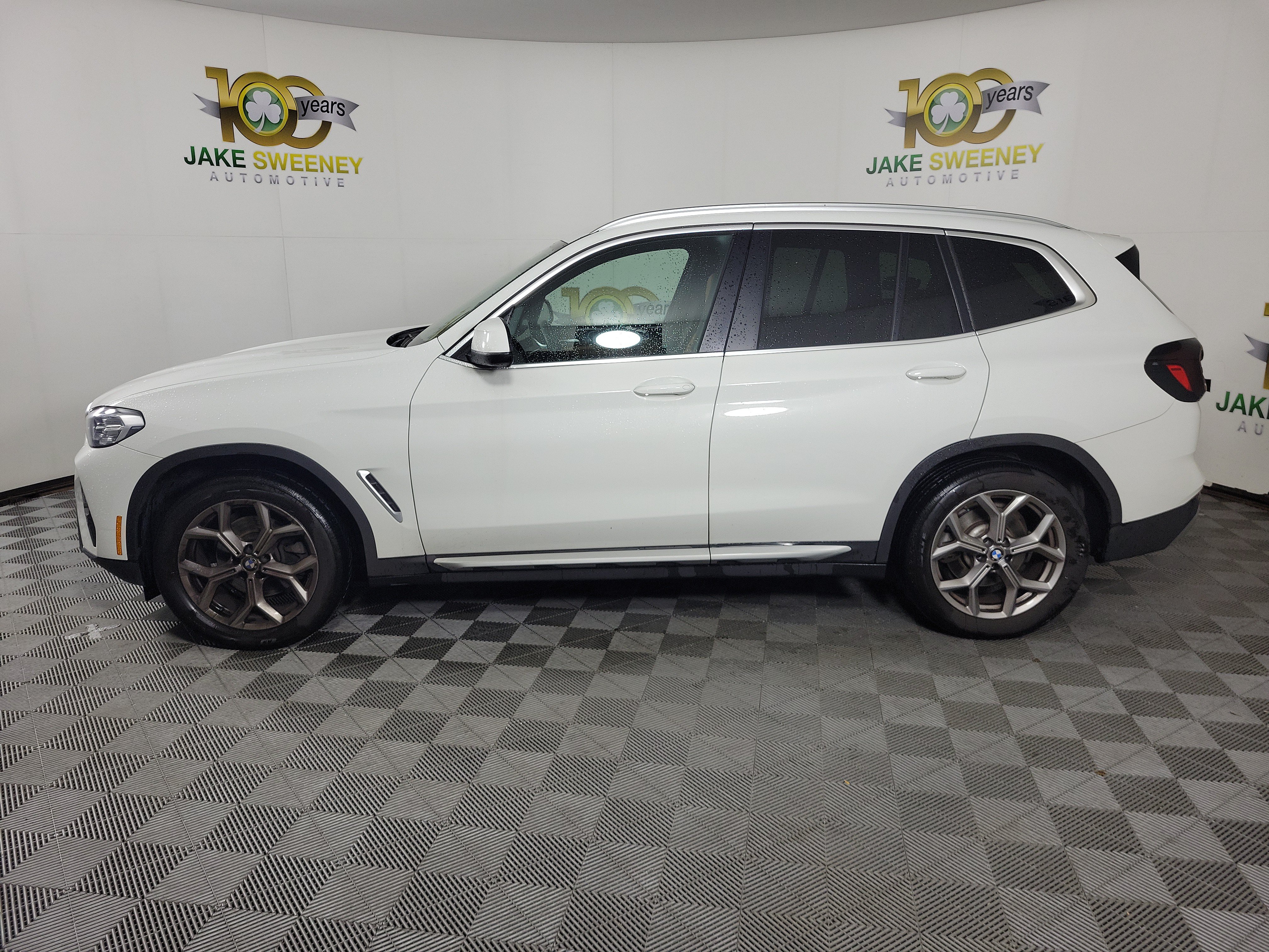 Certified 2024 BMW X3 xDrive30i w/ Premium Package AWD/4WD image 2