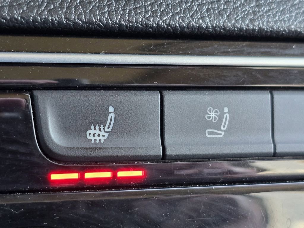 Used 2021 Volkswagen Atlas SEL Premium image 14