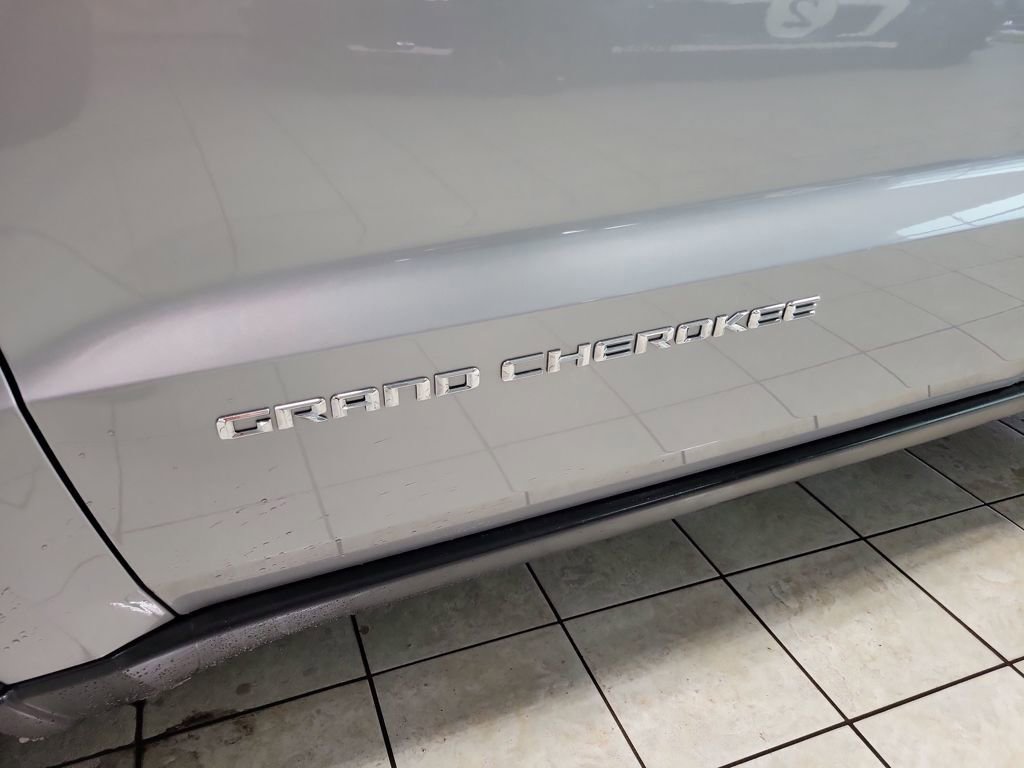 Used 2016 Jeep Grand Cherokee Laredo w/ Quick Order Package 23E image 30