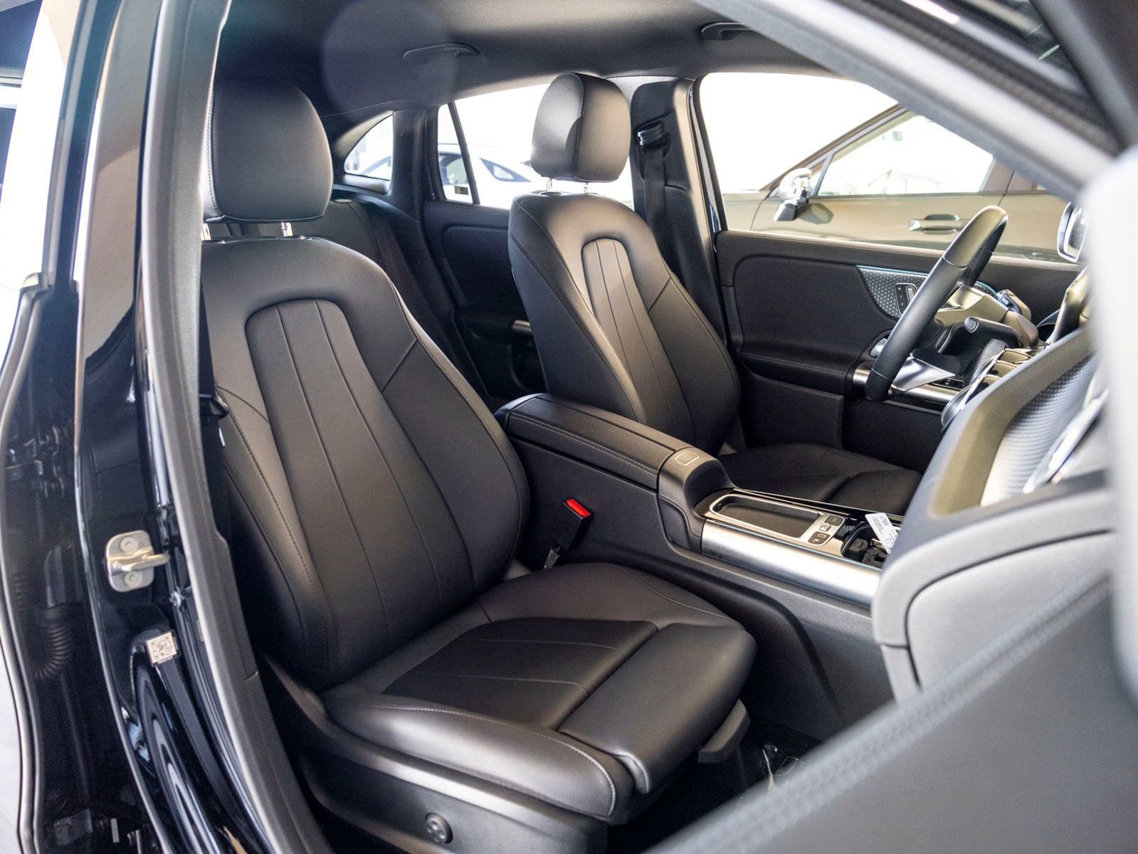 Used 2025 Mercedes-Benz GLA 250 image 27