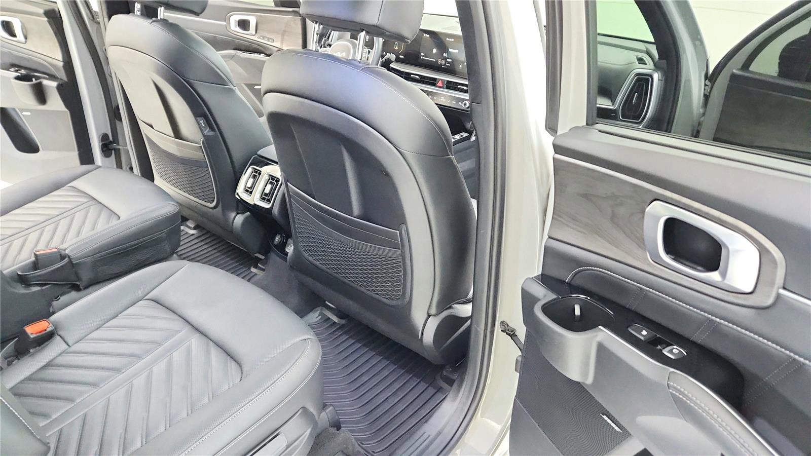 Used 2025 Kia Sorento SX Prestige AWD/4WD image 25