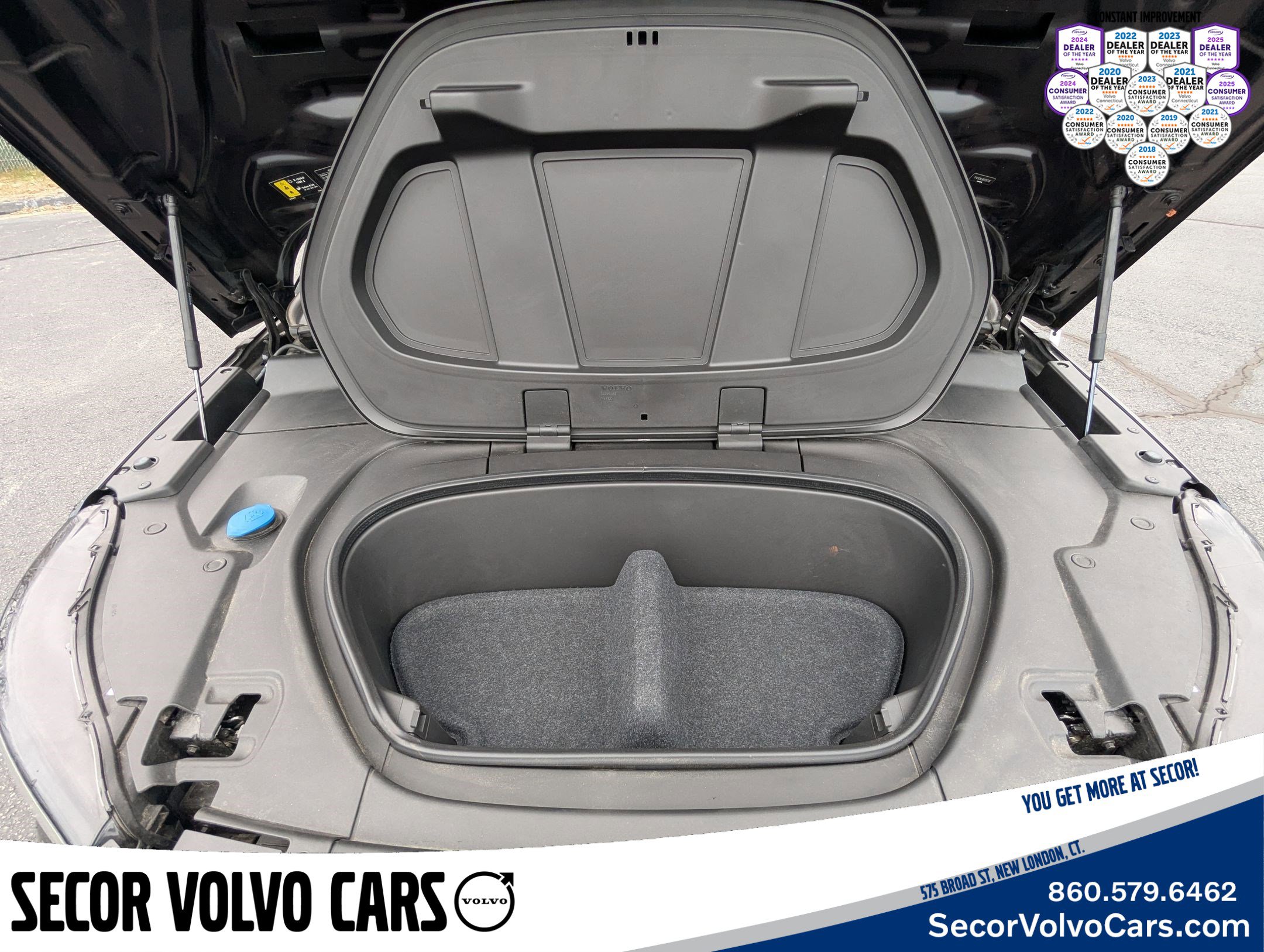 Certified 2024 Volvo XC40 Recharge Plus w/ Protection Package Premier image 24