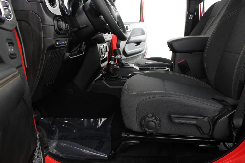 Used 2025 Jeep Wrangler Unlimited Sahara w/ Safety Group AWD/4WD image 15