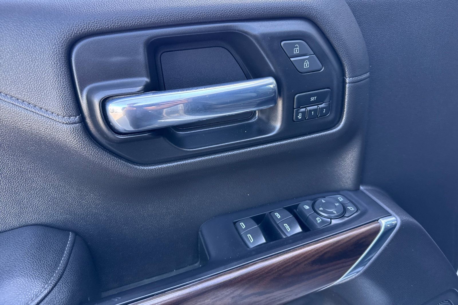 Used 2021 GMC Sierra 1500 SLT image 12