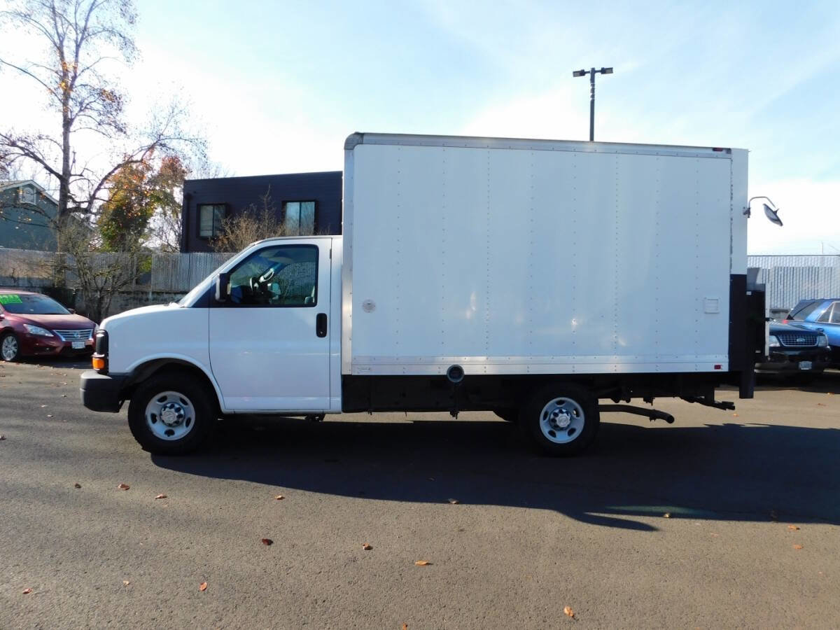 Used 2014 Chevrolet Express 3500 RWD image 21