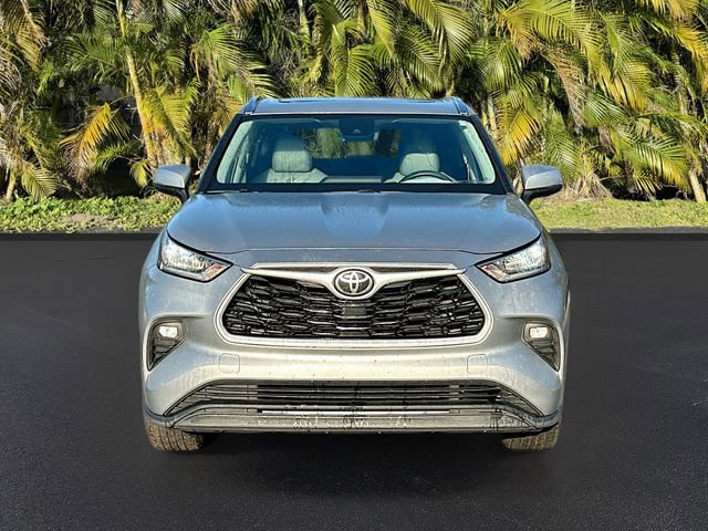 Used 2020 Toyota Highlander XLE image 2