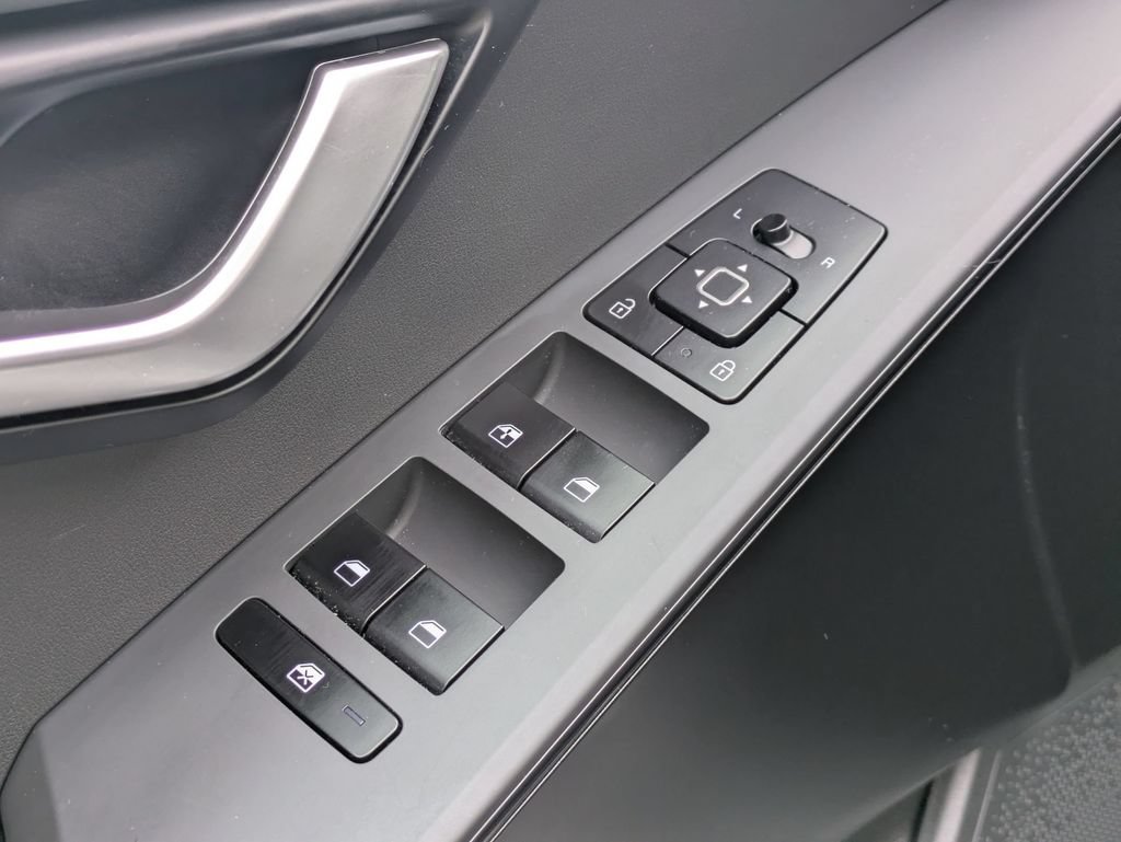 Used 2025 Kia Niro LX FWD image 13