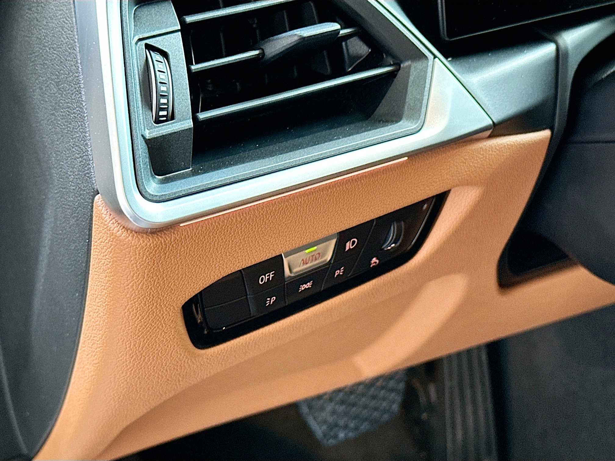 Certified 2024 BMW 330i Sedan w/ Convenience Package image 10