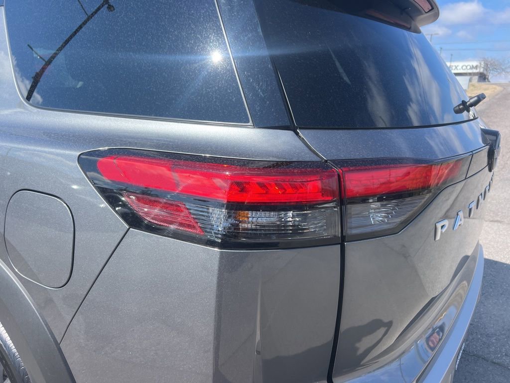 Used 2025 Nissan Pathfinder SL w/ SL Premium Package image 13