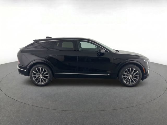Used 2025 Cadillac Optiq Luxury 1 AWD/4WD image 8