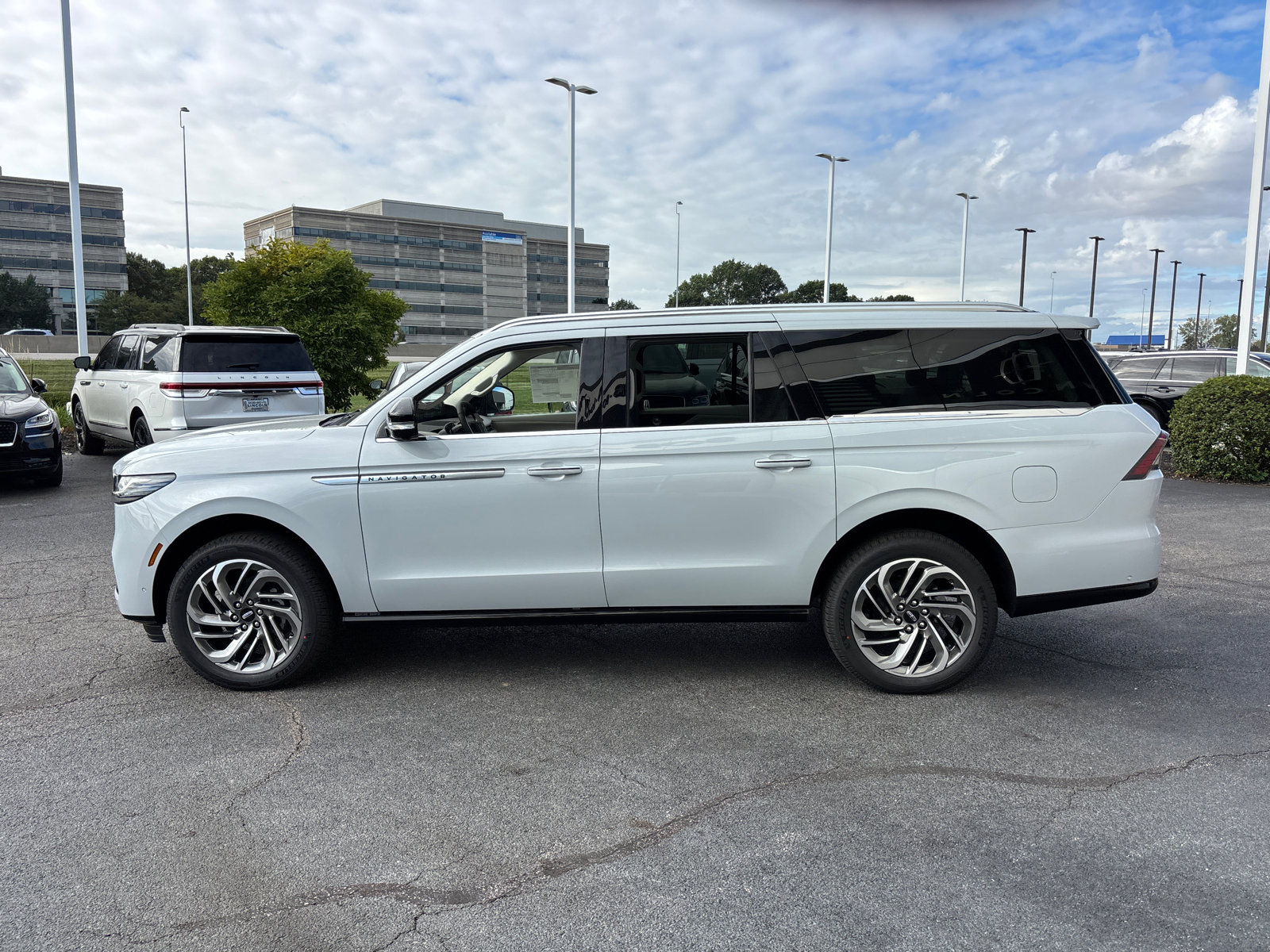 New 2025 Lincoln Navigator L Reserve image 4