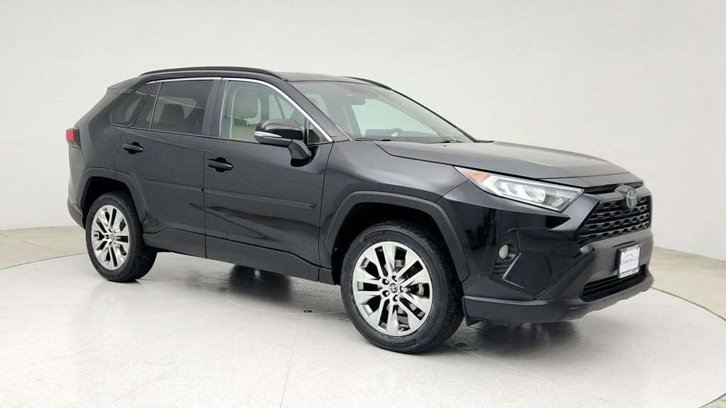 Used 2020 Toyota RAV4 XLE Premium image 3