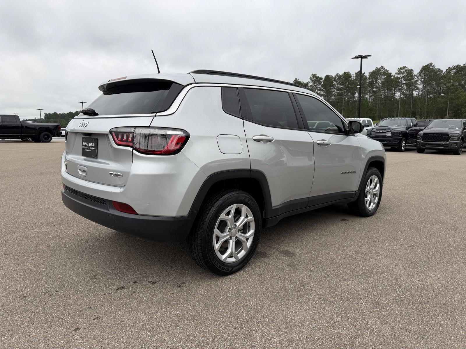 Certified 2024 Jeep Compass Latitude AWD/4WD image 6