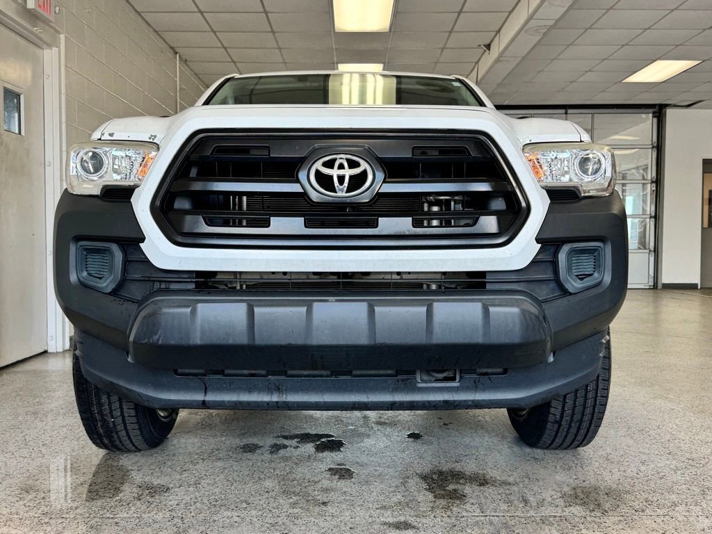 Used 2017 Toyota Tacoma SR RWD image 3