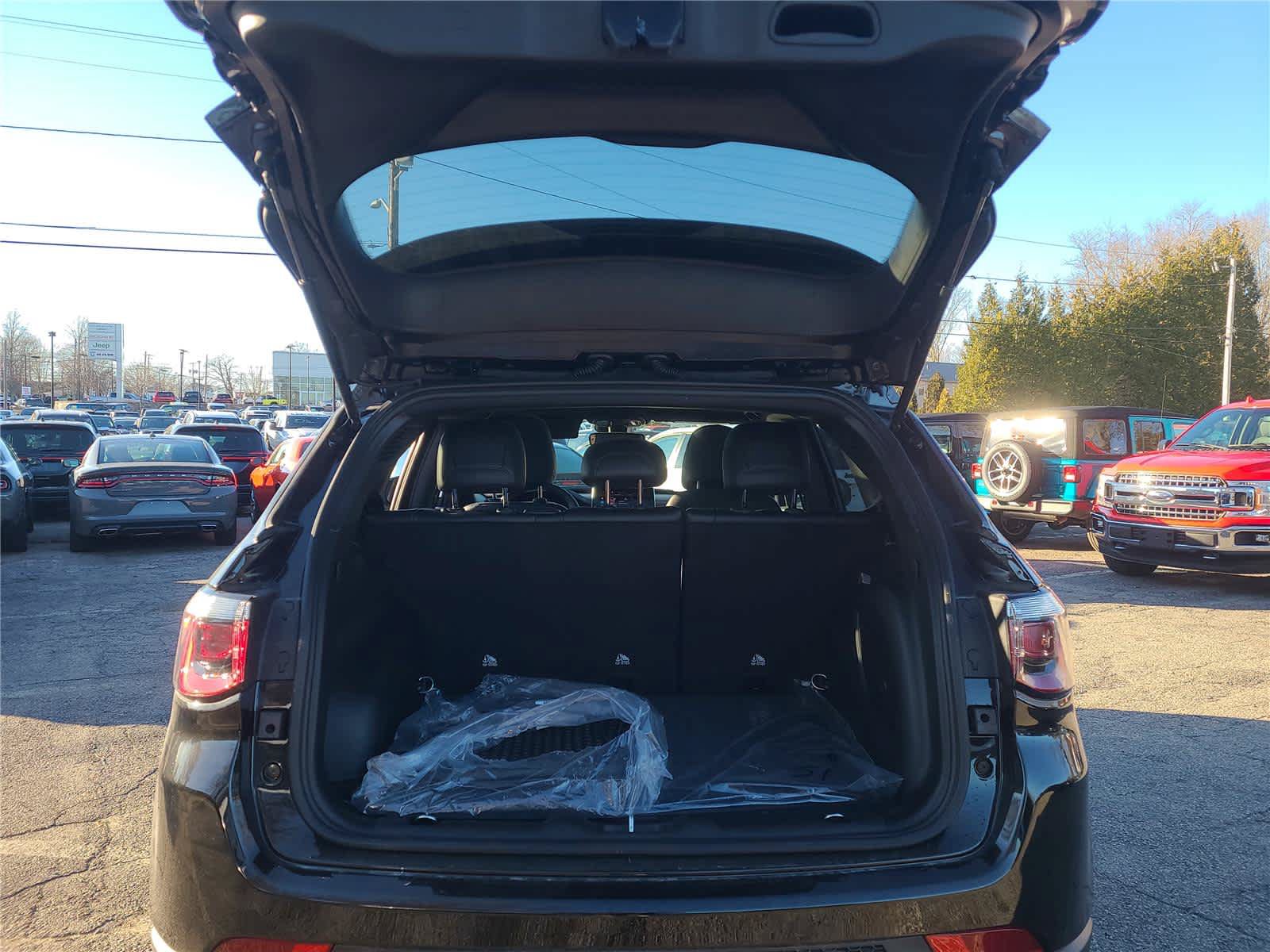 New 2024 Jeep Compass Trailhawk w/ Sun and Sound Group AWD/4WD image 9
