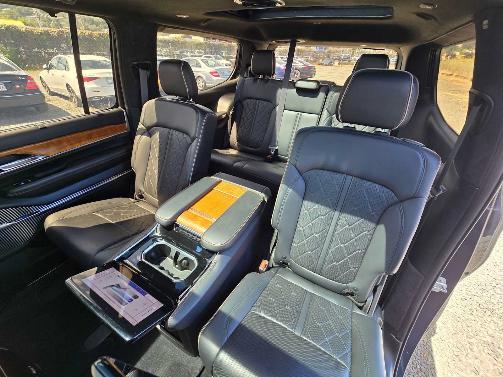 Used 2022 Jeep Grand Wagoneer Series III w/ Rear Seat Video Group 1 AWD/4WD image 17