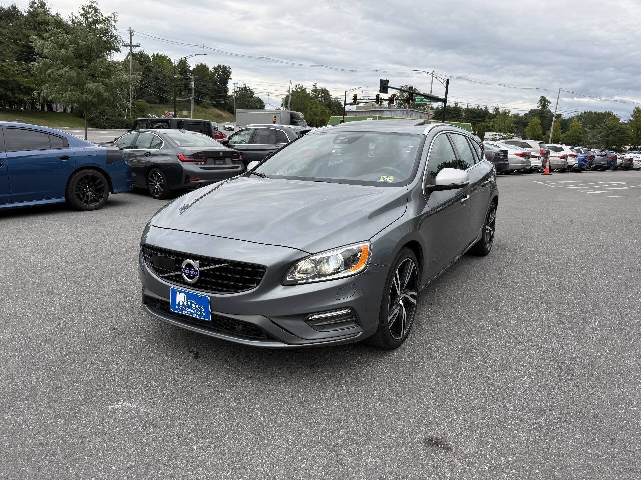 Used 2017 Volvo V60 T6 R-Design Platinum w/ Climate Package AWD/4WD image 3