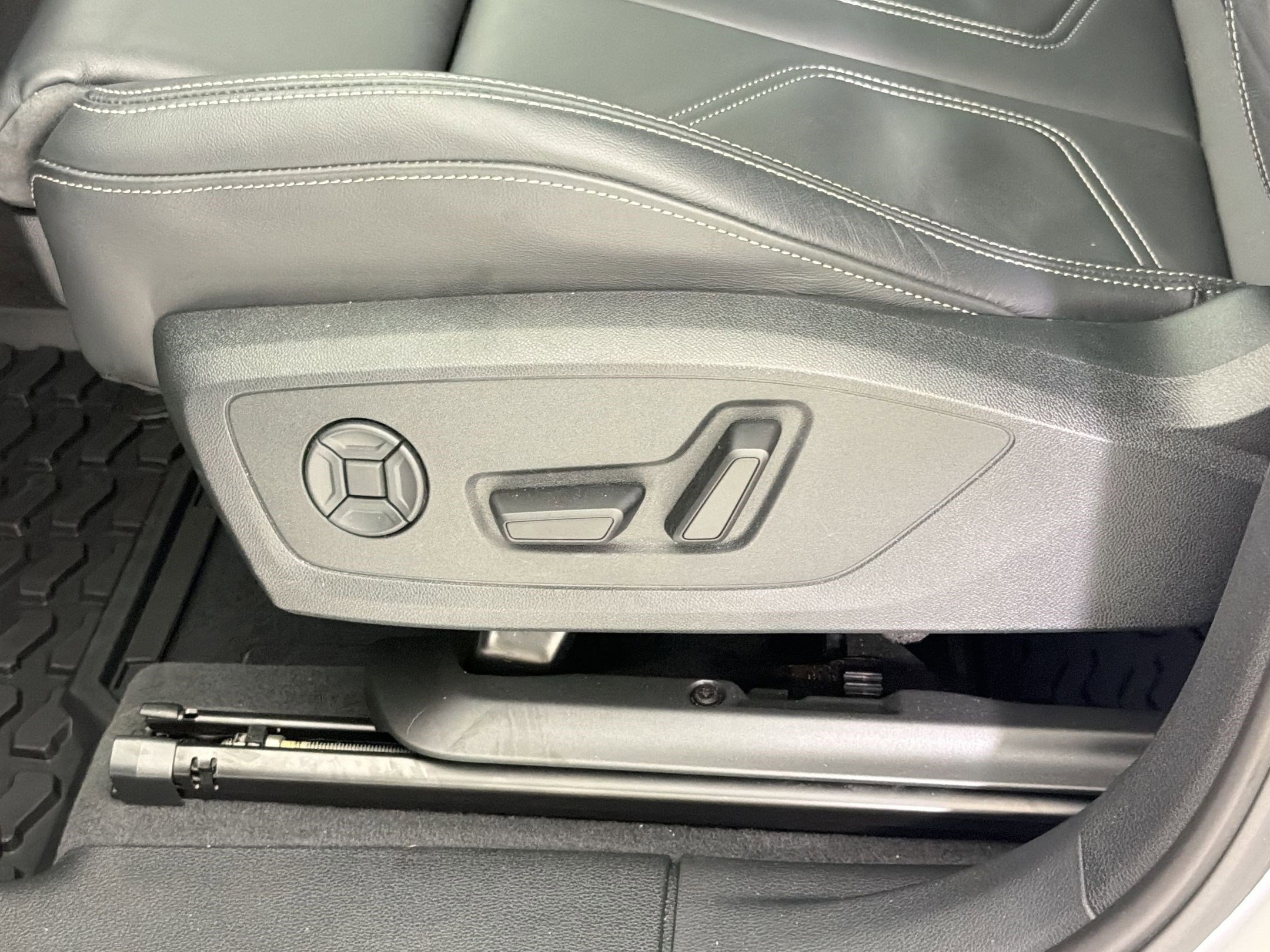 Certified 2025 Audi Q3 2.0T Premium w/ Convenience Package AWD/4WD image 14