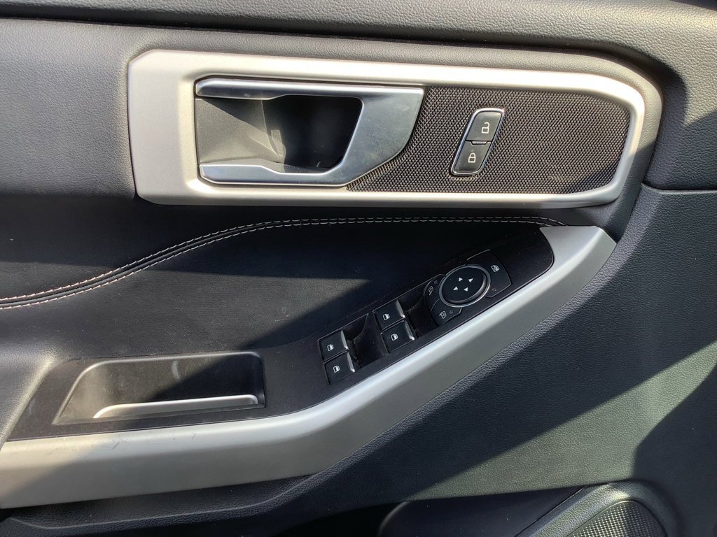 Used 2022 Ford Explorer XLT w/ Equipment Group 202A image 13
