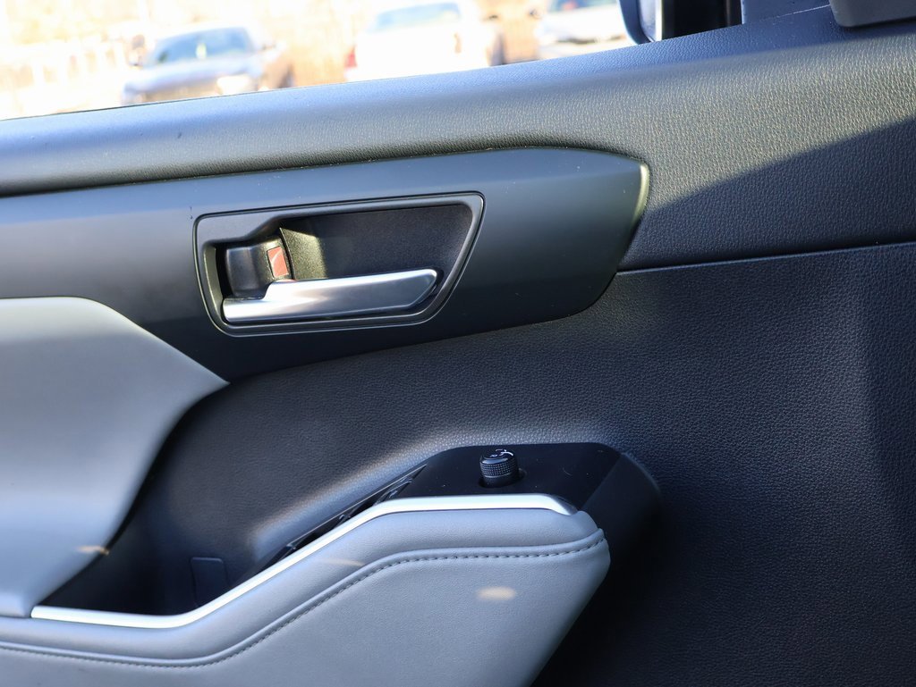 Used 2020 Toyota Highlander XLE image 40