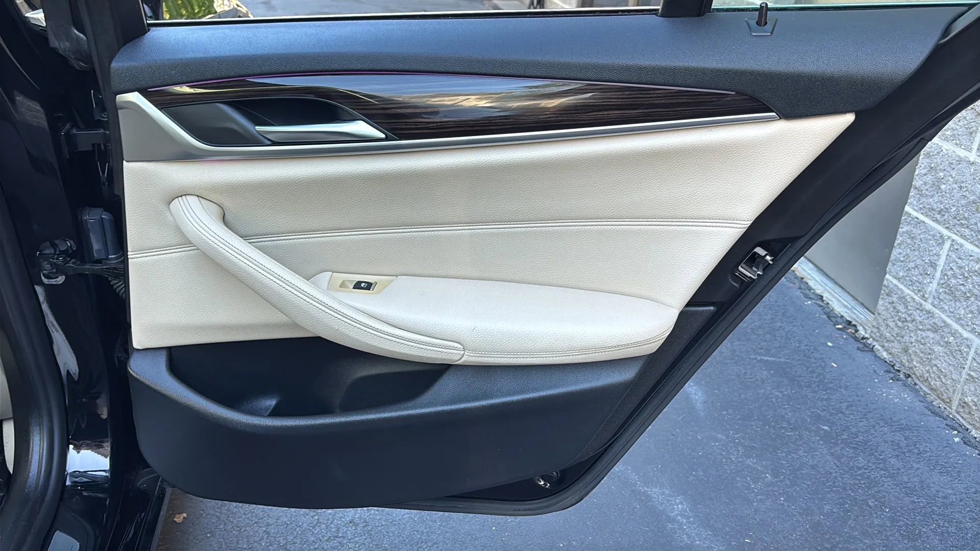 Used 2019 BMW 530i xDrive w/ Convenience Package image 15