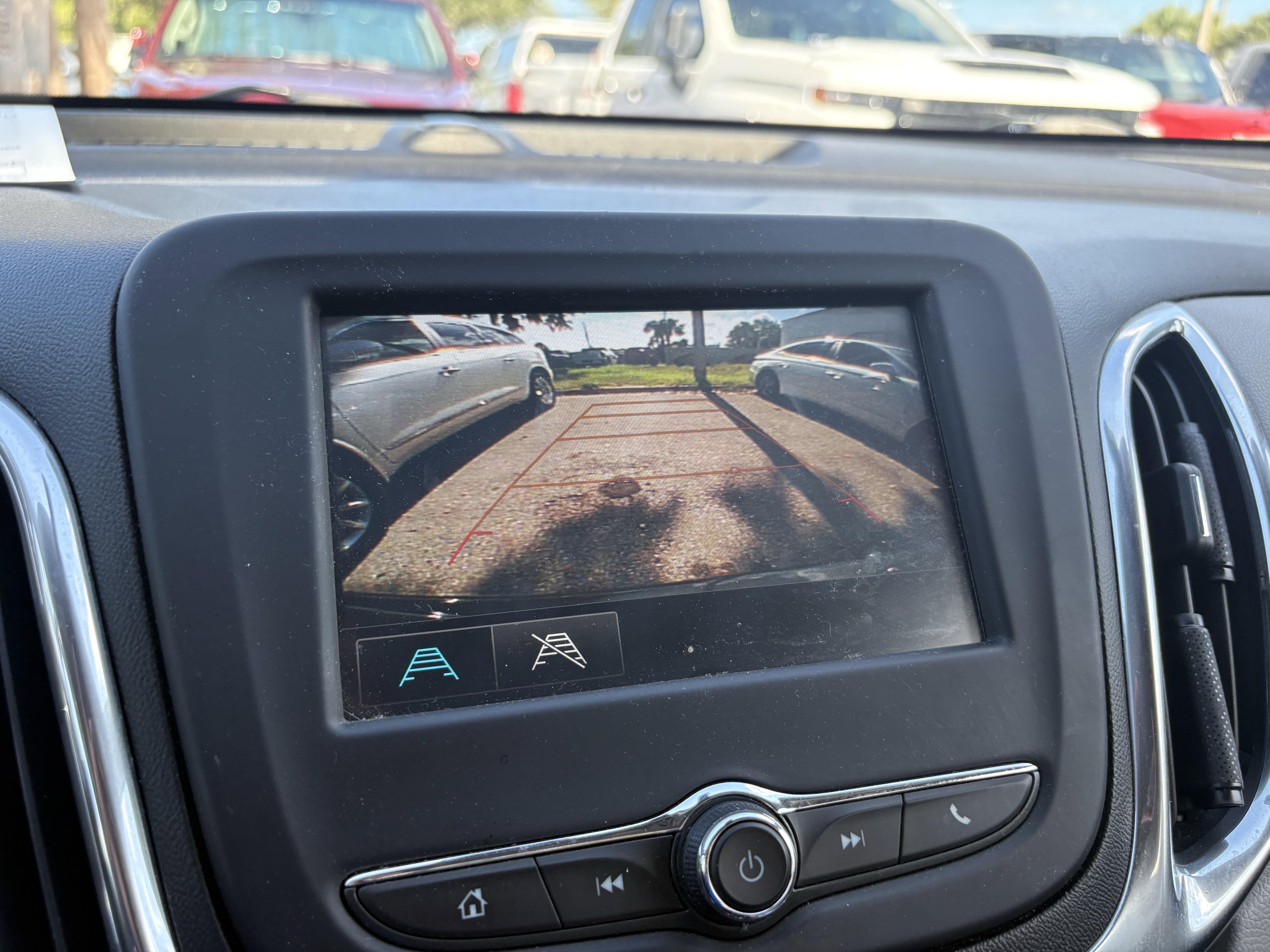 Used 2018 Chevrolet Equinox LT FWD image 9