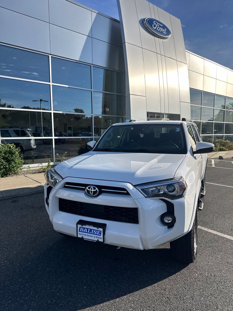Used 2023 Toyota 4Runner SR5 AWD/4WD image 2