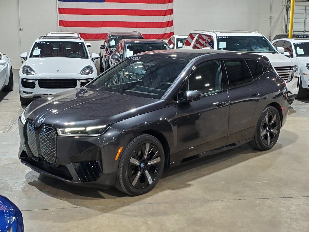 Used 2023 BMW iX xDrive50 w/ Ultimate Package 2 AWD/4WD image 40