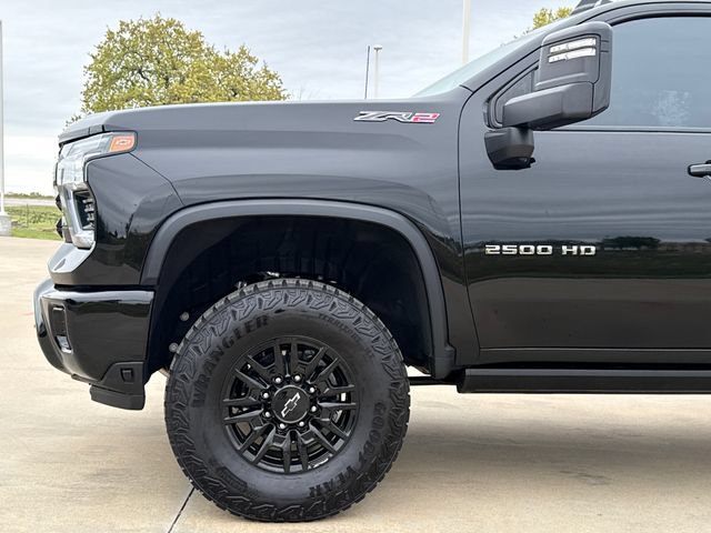 Used 2024 Chevrolet Silverado 2500 ZR2 w/ Technology Package AWD/4WD image 5
